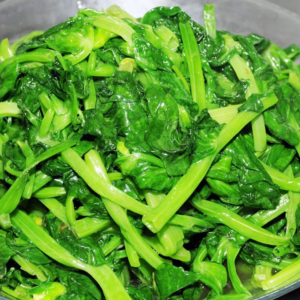15 蒜茸炒豆苗 Stir Fried Pea Sprout With Garlic